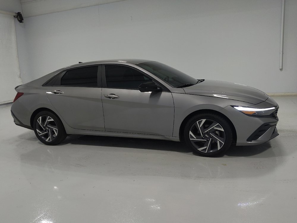 Used 2025 Hyundai Elantra Sport FWD image 11