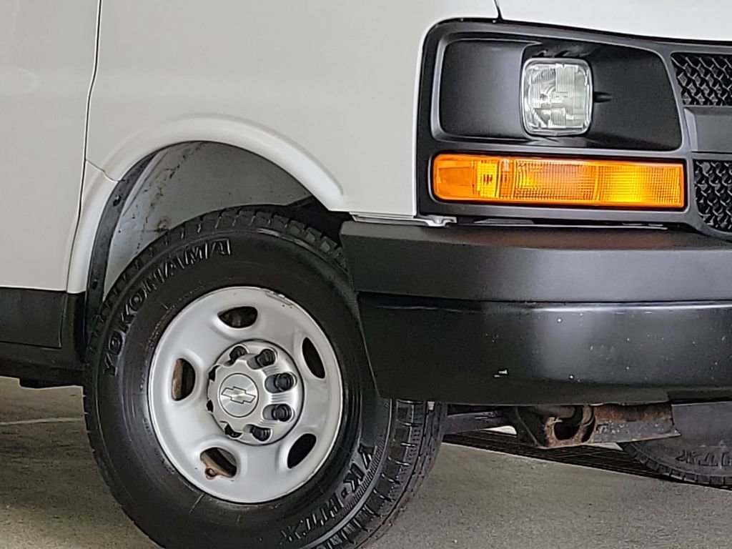 Used 2015 Chevrolet Express 2500 Extended image 2