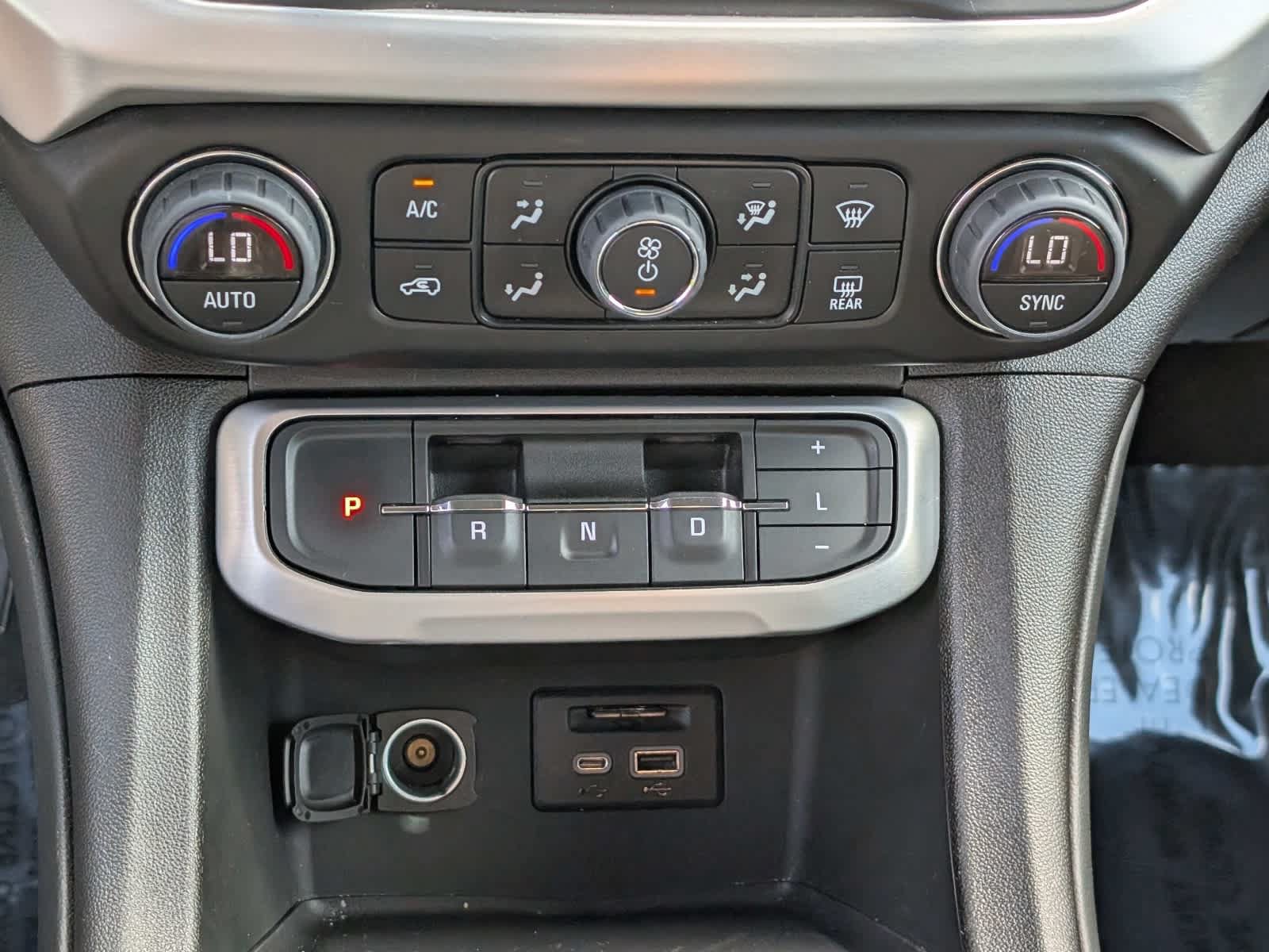 Certified 2023 GMC Acadia SLT AWD/4WD image 29