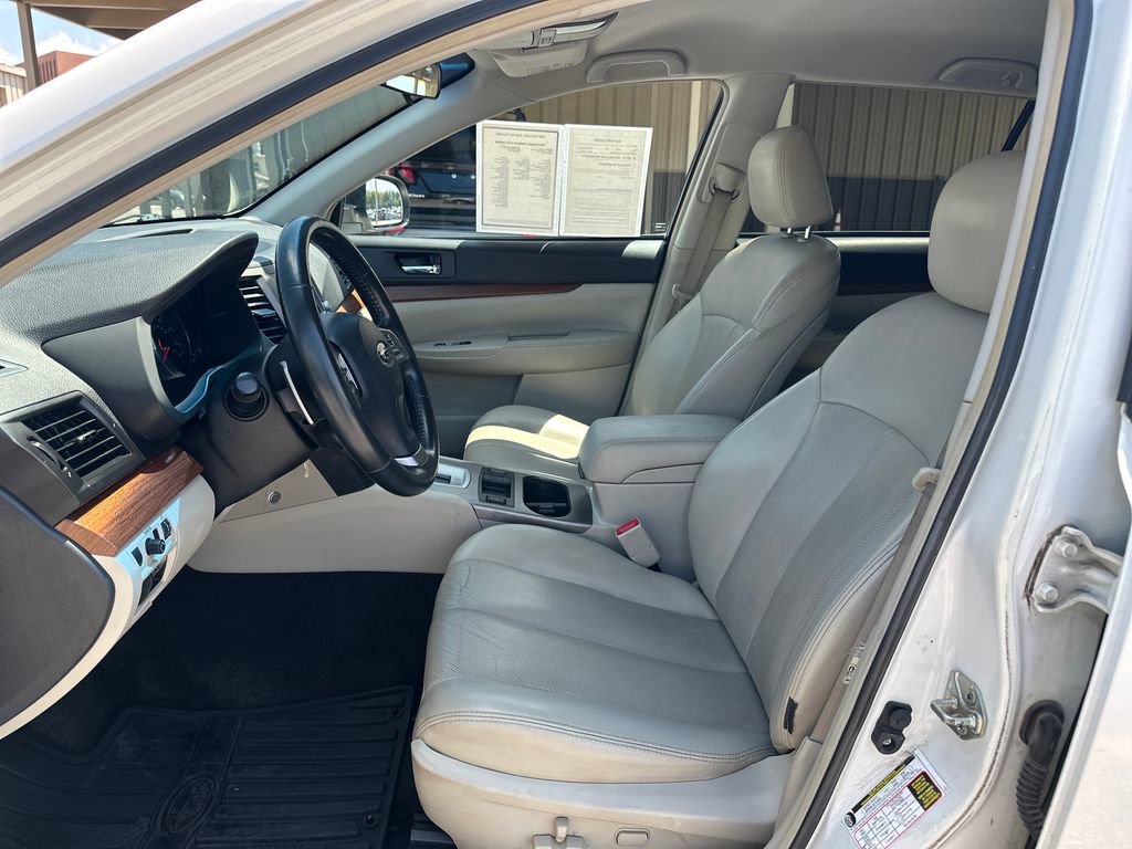 Used 2014 Subaru Outback 2.5i Limited w/ Accessory Value Package (OYT) AWD/4WD image 7