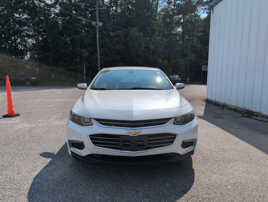 Used 2017 Chevrolet Malibu LT FWD image 3