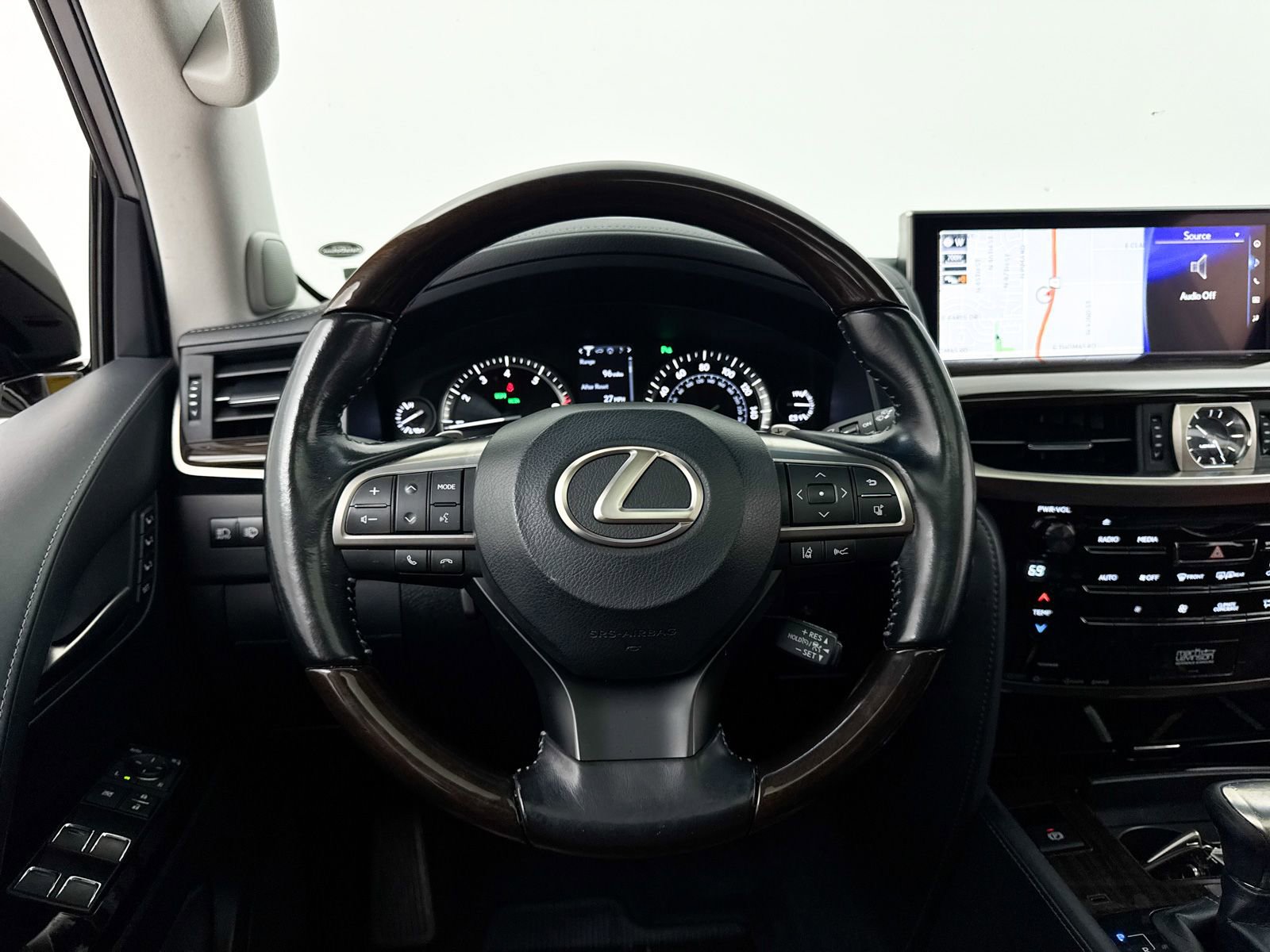 Used 2018 Lexus LX 570 4WD w/ Luxury Package image 4