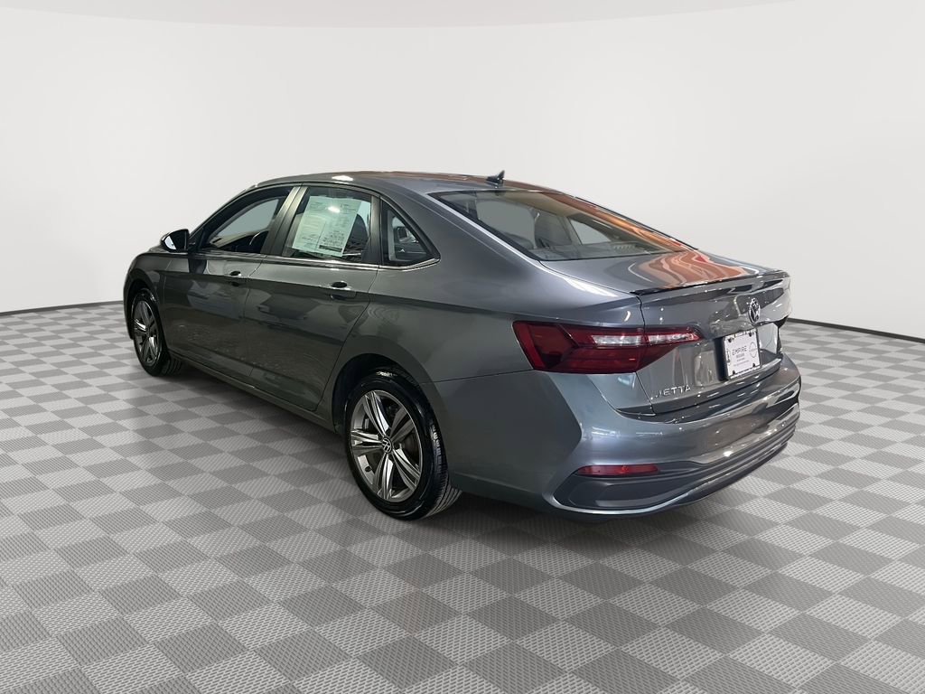 Used 2023 Volkswagen Jetta SE image 5