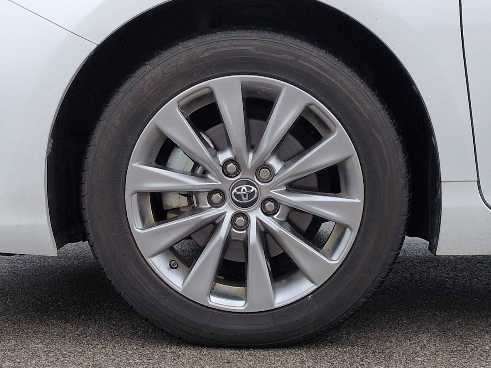 Used 2016 Toyota Camry XLE w/ Moonroof Package image 14