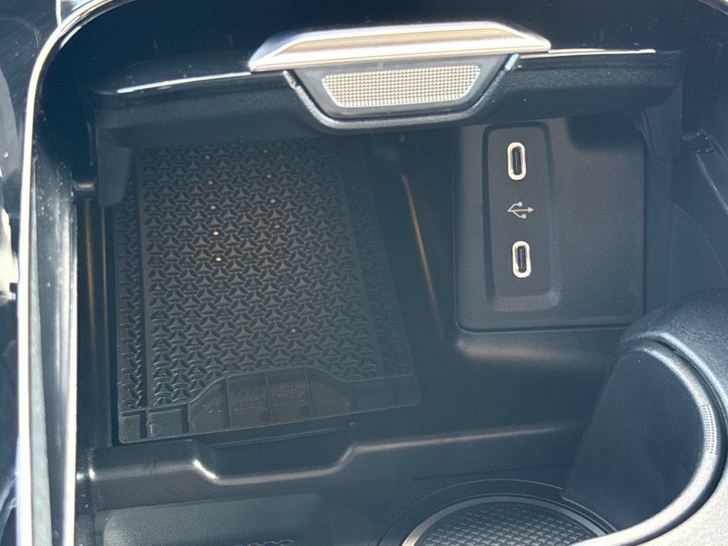 Used 2025 Mercedes-Benz GLC 300 image 21