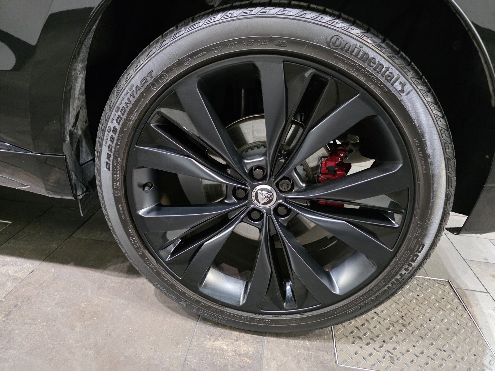 Used 2025 Jaguar F-PACE R-Dynamic S AWD/4WD image 13