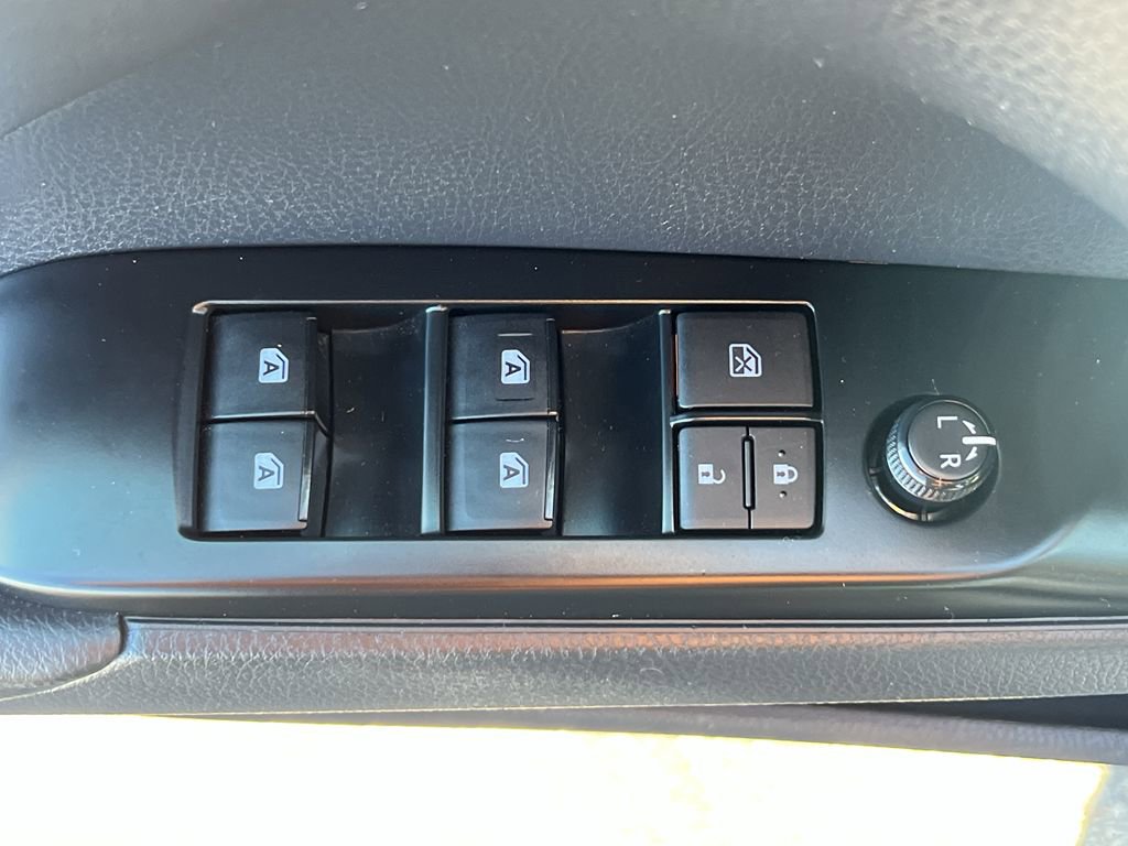 Used 2020 Toyota Camry SE image 13