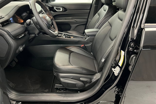 New 2026 Jeep Compass Latitude AWD/4WD image 17