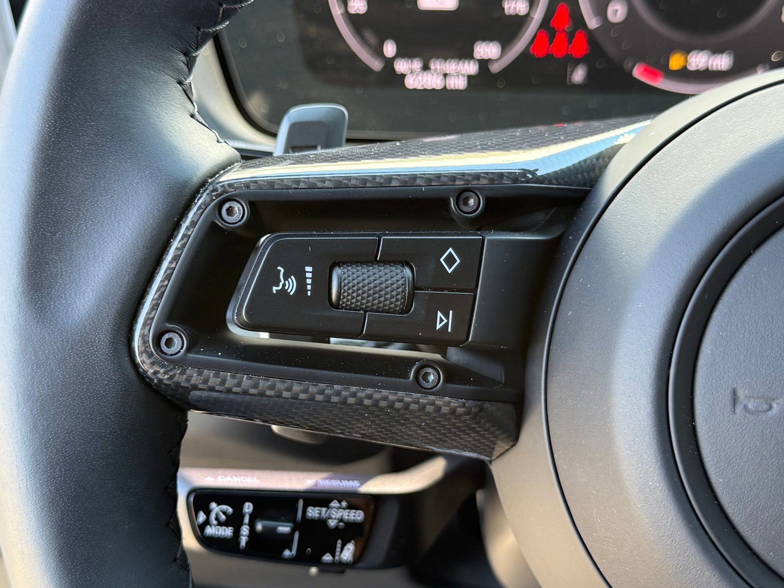 Used 2025 Porsche Cayenne GTS image 32