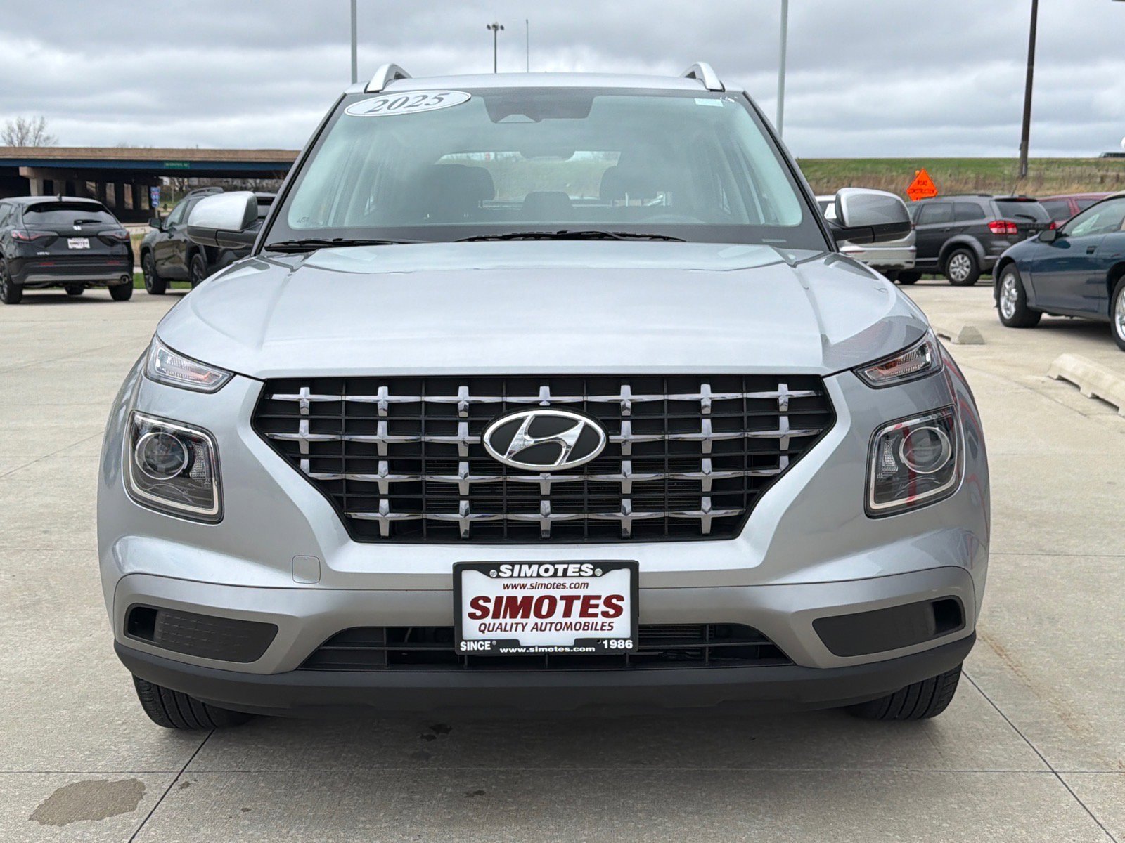 Used 2025 Hyundai Venue SEL image 3