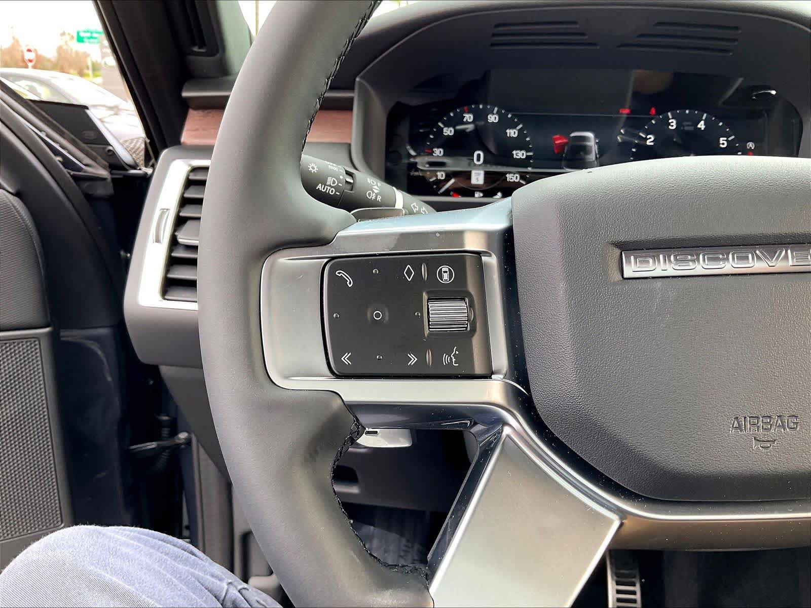 New 2026 Land Rover Discovery Dynamic SE AWD/4WD image 17