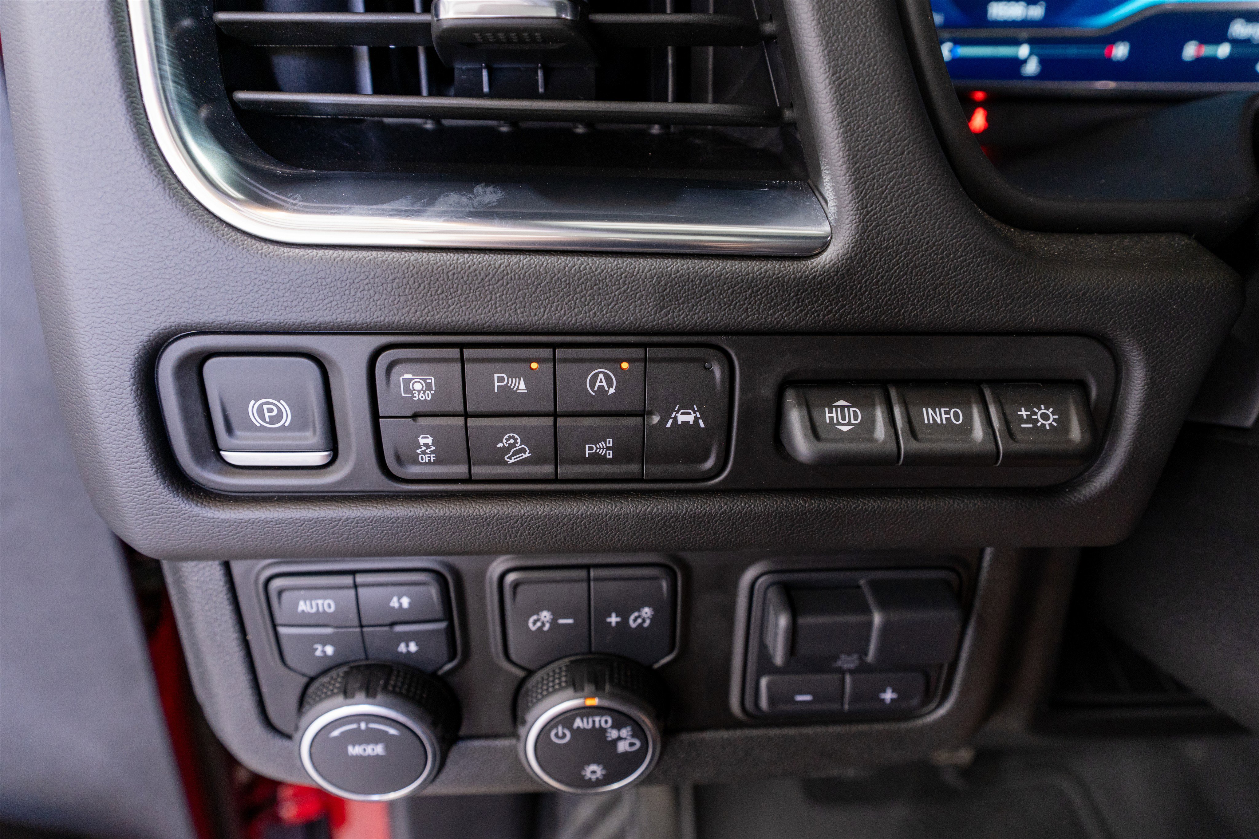 Used 2024 Chevrolet Tahoe High Country w/ Advanced Technology Package AWD/4WD image 31