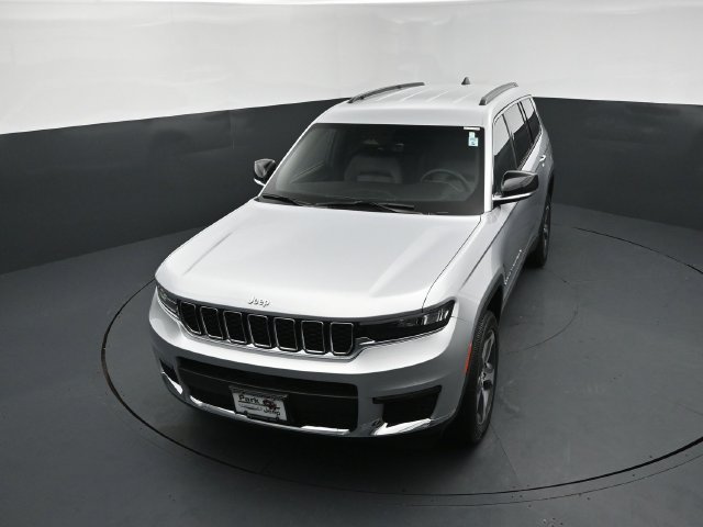 Used 2025 Jeep Grand Cherokee L Limited AWD/4WD image 17