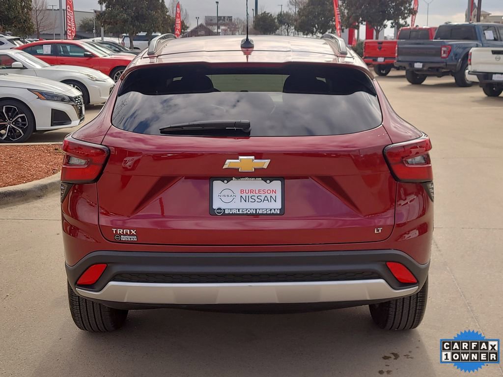 Used 2025 Chevrolet Trax LT w/ LT Convenience Package image 3