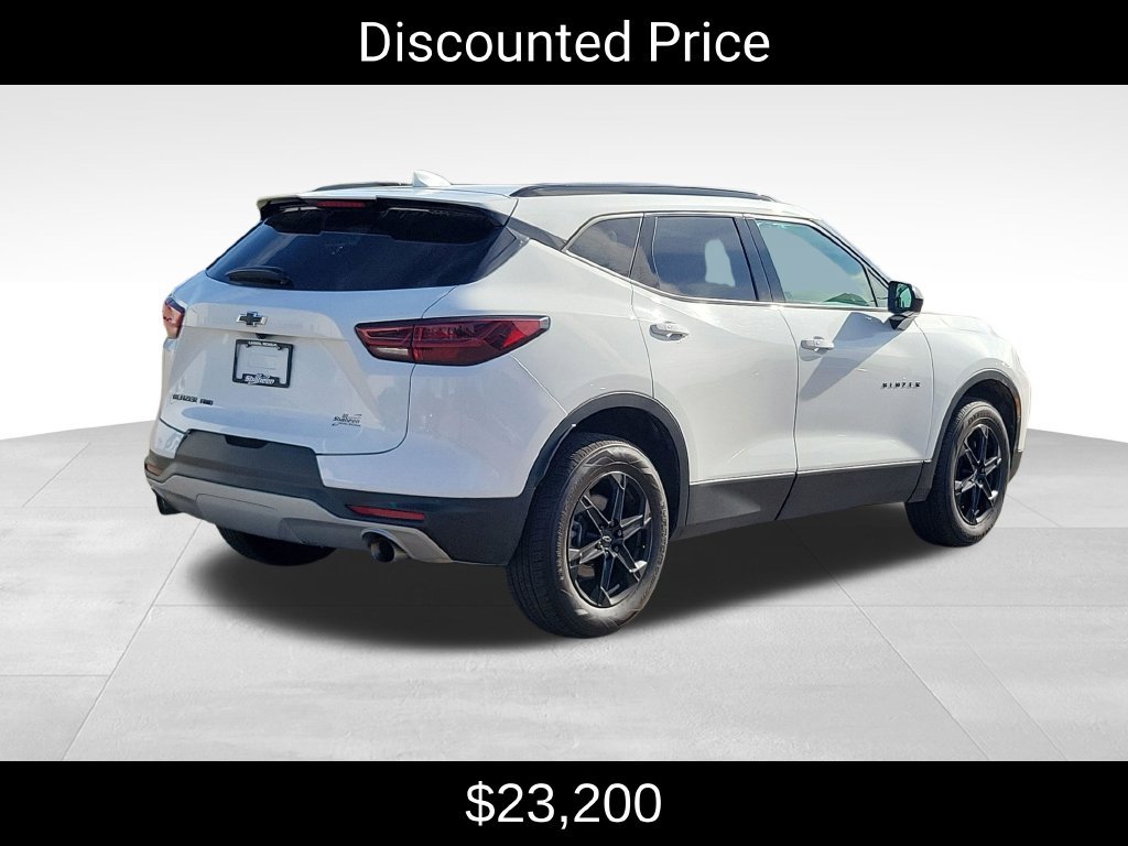 Used 2023 Chevrolet Blazer LT w/ Convenience Package AWD/4WD image 3