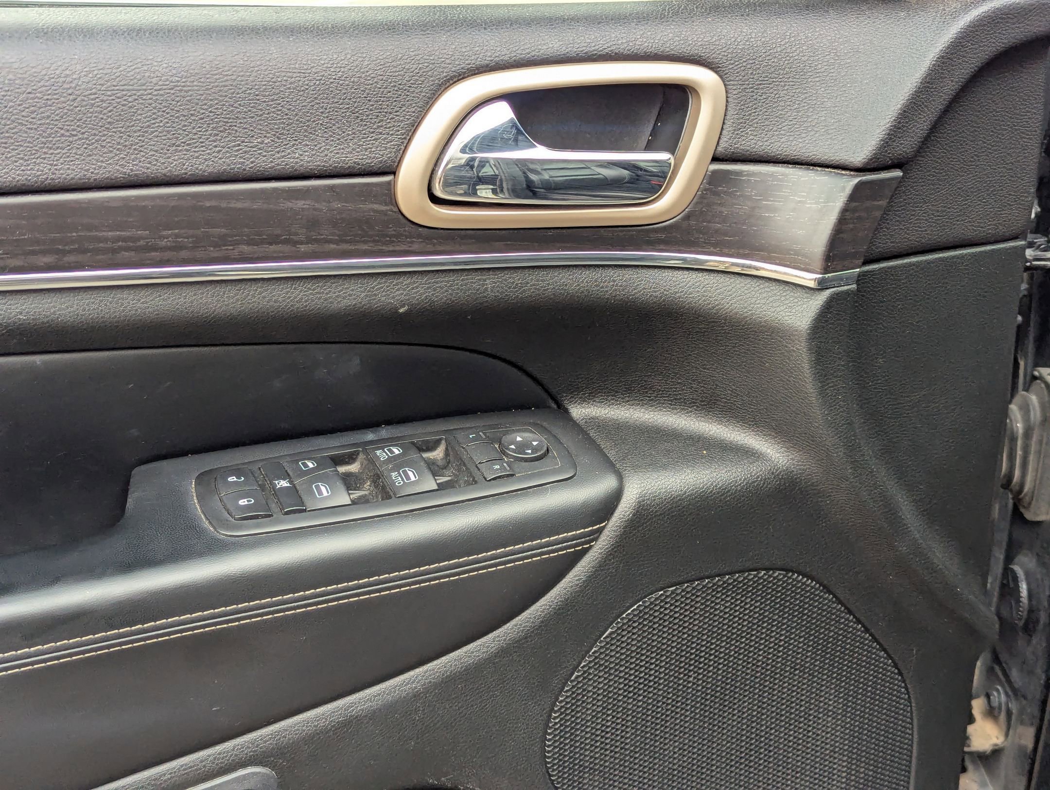 Used 2014 Jeep Grand Cherokee Limited w/ Luxury Group II image 12