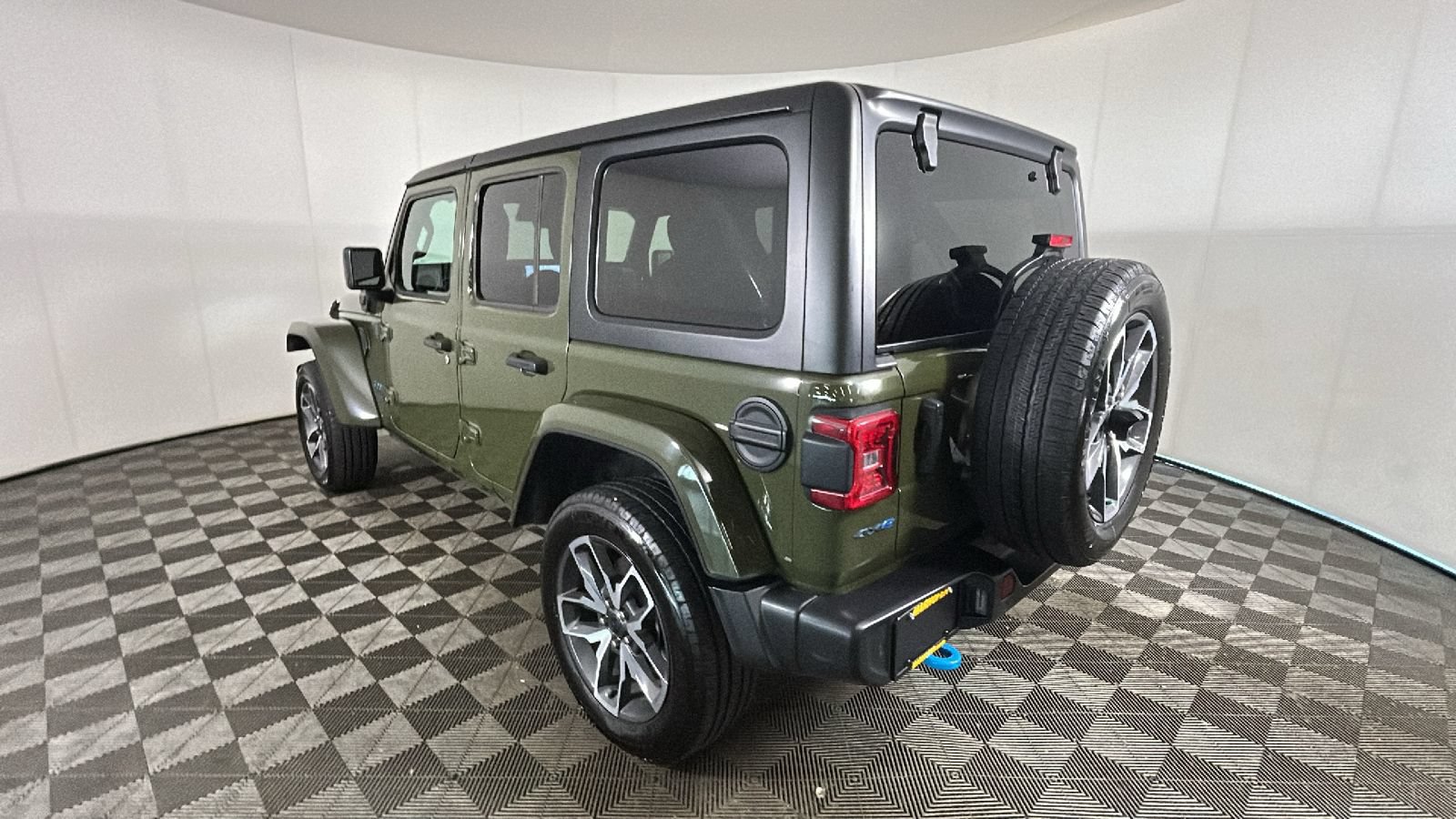Used 2024 Jeep Wrangler Unlimited w/ Convenience Group AWD/4WD image 5