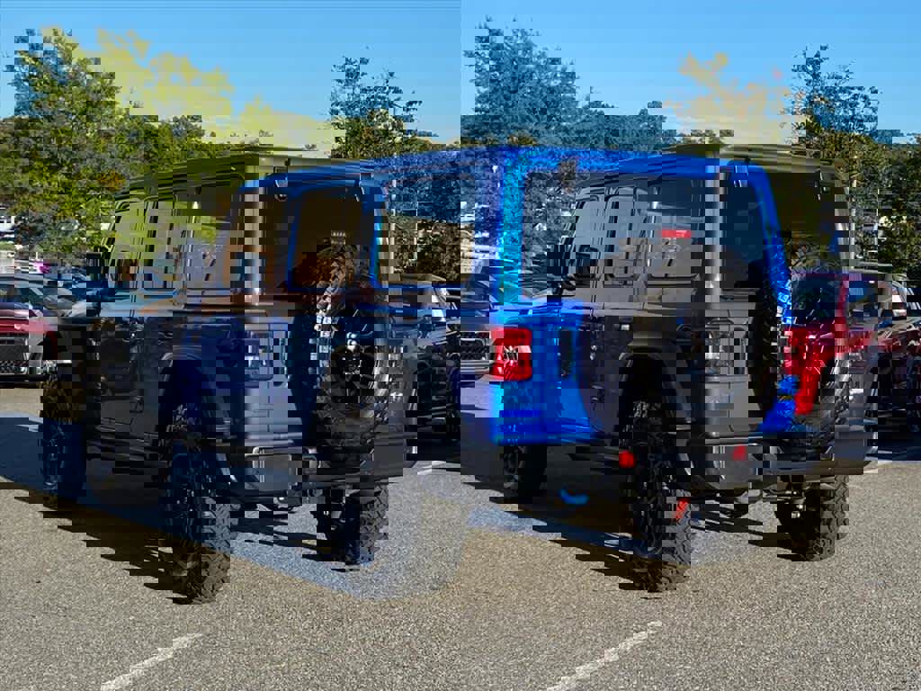 Used 2024 Jeep Wrangler Unlimited image 3