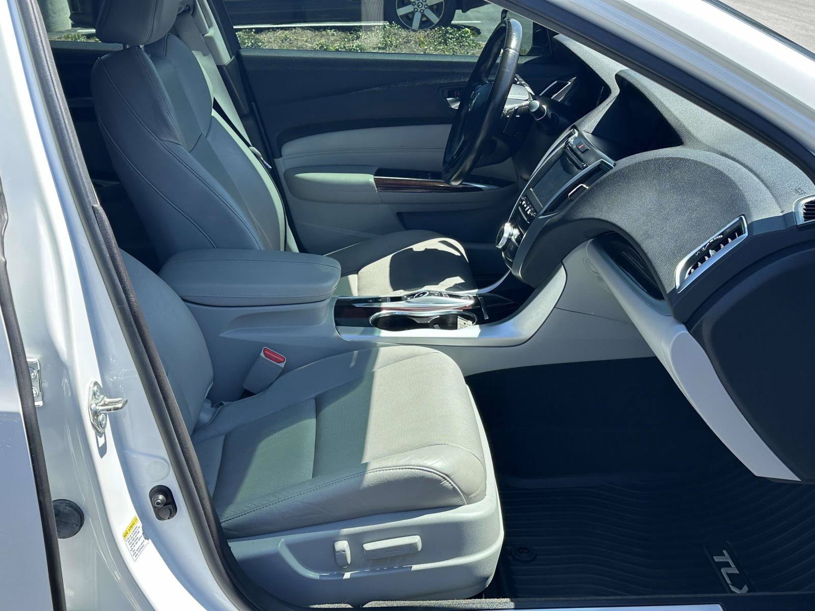 Used 2016 Acura TLX w/ Technology Package FWD image 6