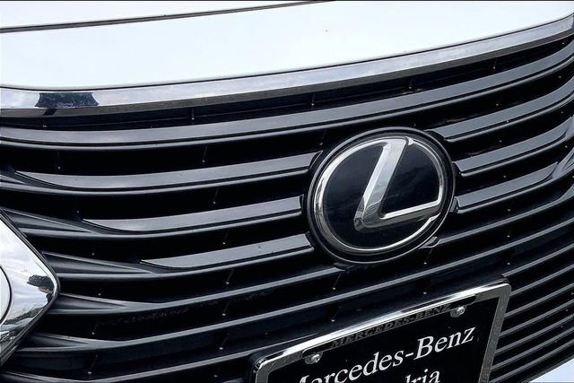 Used 2016 Lexus ES 350 350 w/ Luxury Package w/Wood Trim image 27