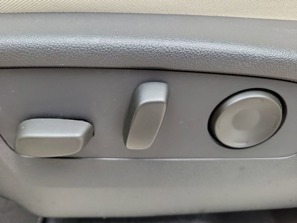 Used 2021 Buick Envision Essence FWD image 17