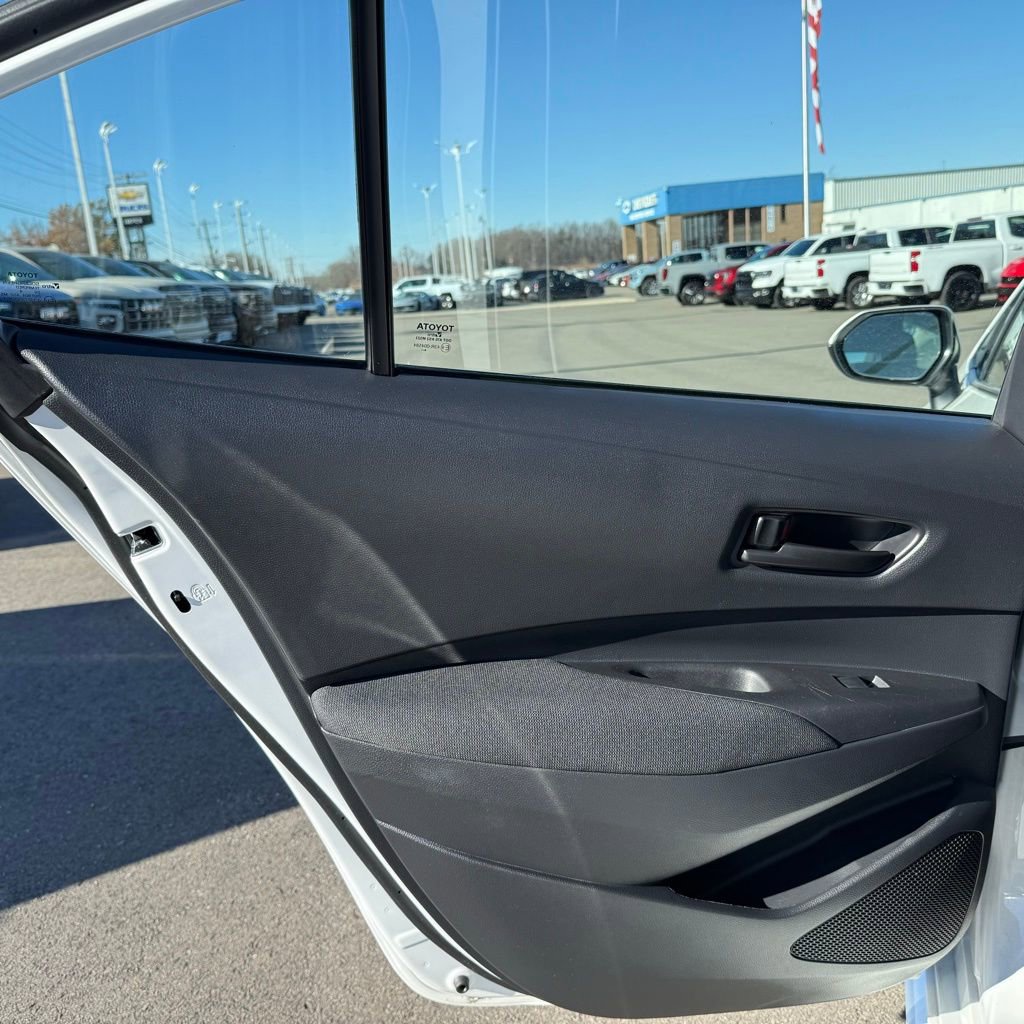 Used 2025 Toyota Corolla LE image 25
