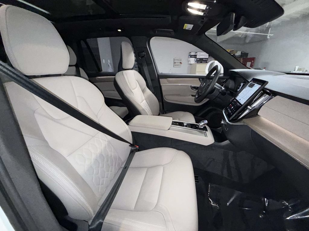 Used 2025 Volvo XC90 B6 Plus AWD/4WD image 14