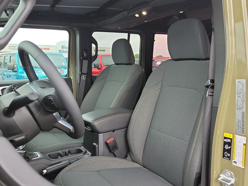 Used 2026 Jeep Wrangler Unlimited Sahara AWD/4WD image 11