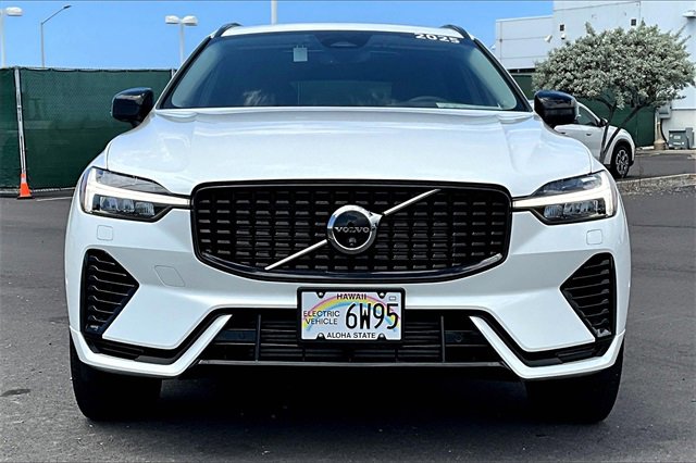 Used 2025 Volvo XC60 T8 Plus w/ Protection Package Premier image 3