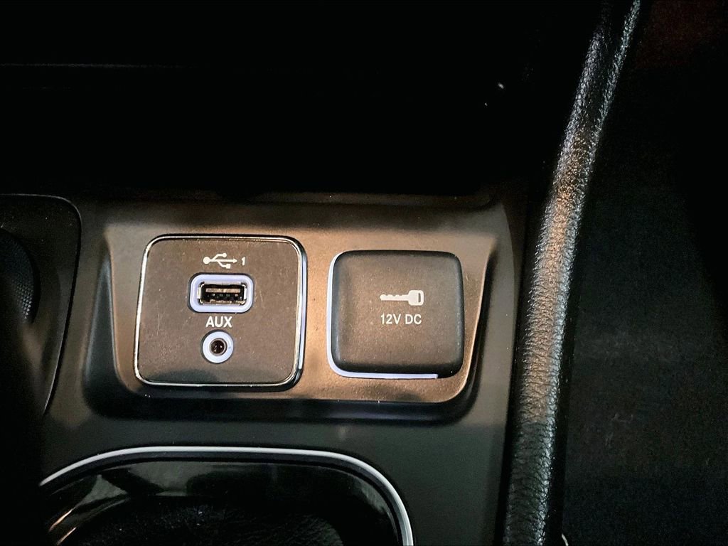 Used 2021 Jeep Cherokee Limited image 26