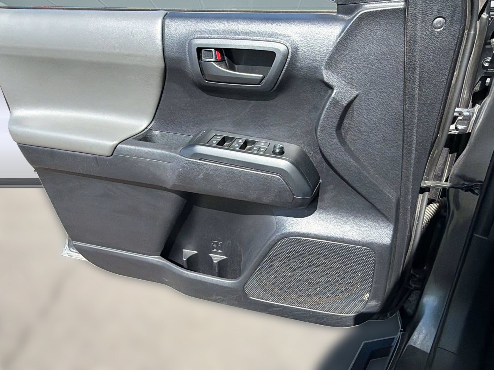 Used 2020 Toyota Tacoma SR AWD/4WD image 13