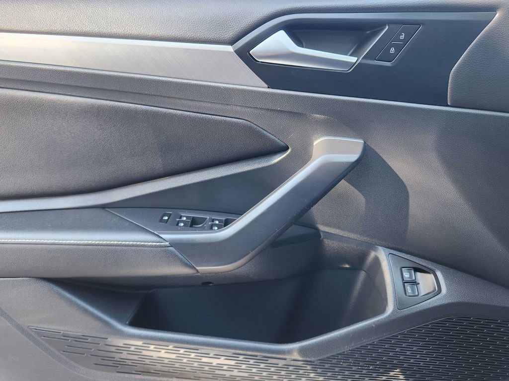 Certified 2022 Volkswagen Jetta SE w/ Panoramic Sunroof Package image 6