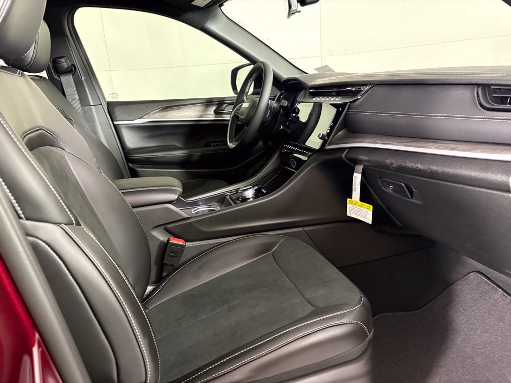 New 2026 Jeep Grand Cherokee Altitude AWD/4WD image 14