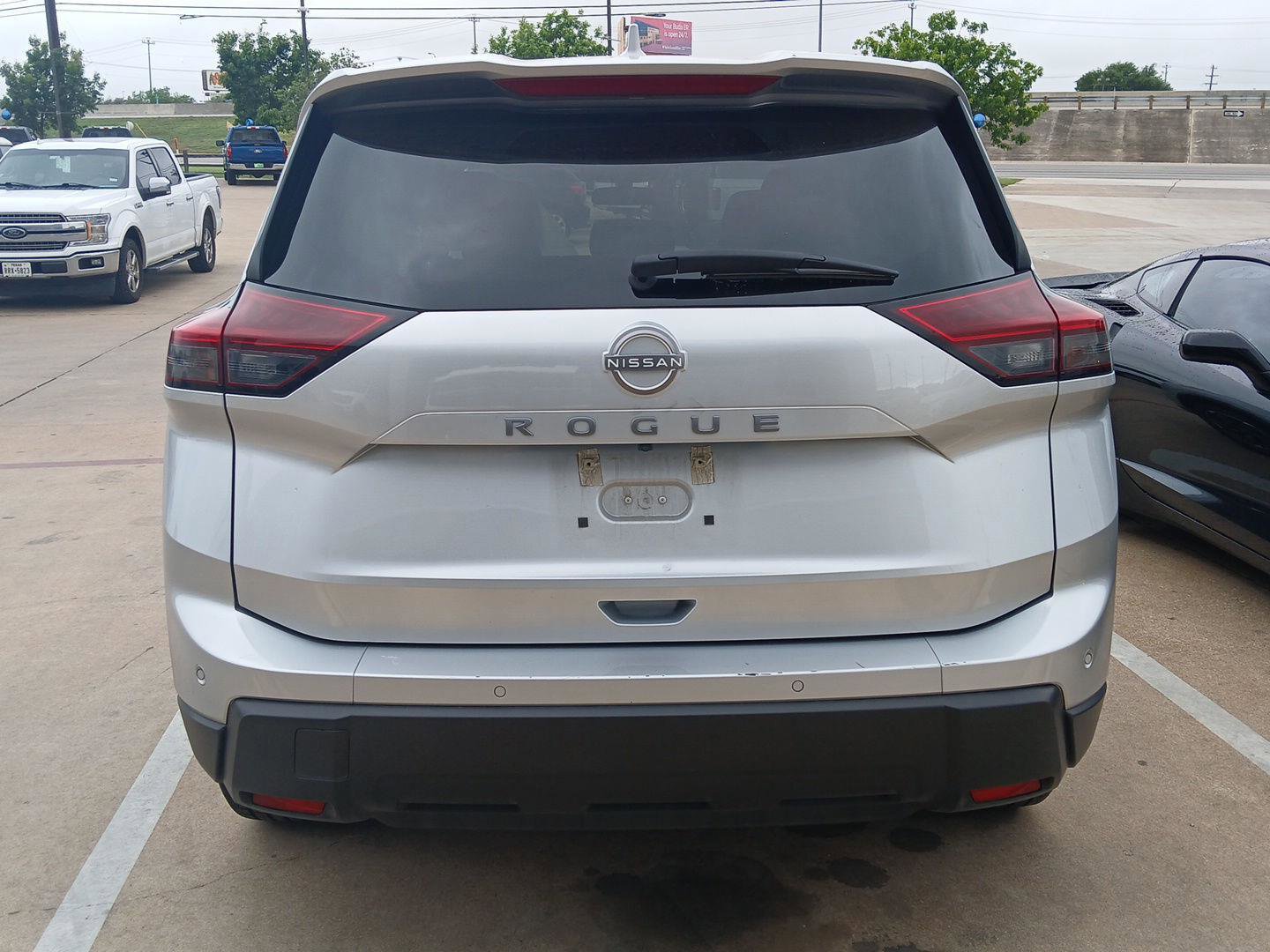 Used 2025 Nissan Rogue SV image 7