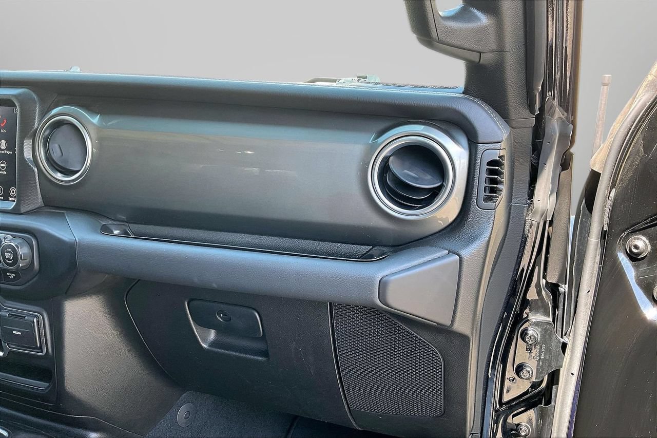 Used 2023 Jeep Gladiator Overland AWD/4WD image 20