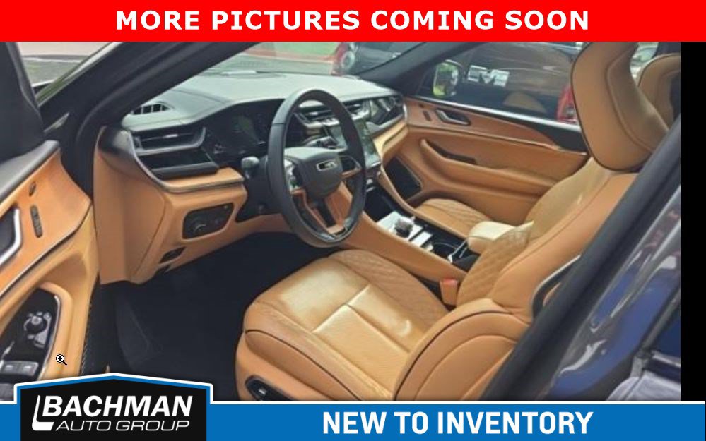 Used 2022 Jeep Grand Cherokee Summit AWD/4WD image 2