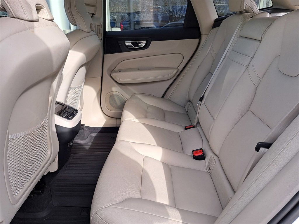 Used 2020 Volvo XC60 T5 Inscription w/ Protection Package image 25