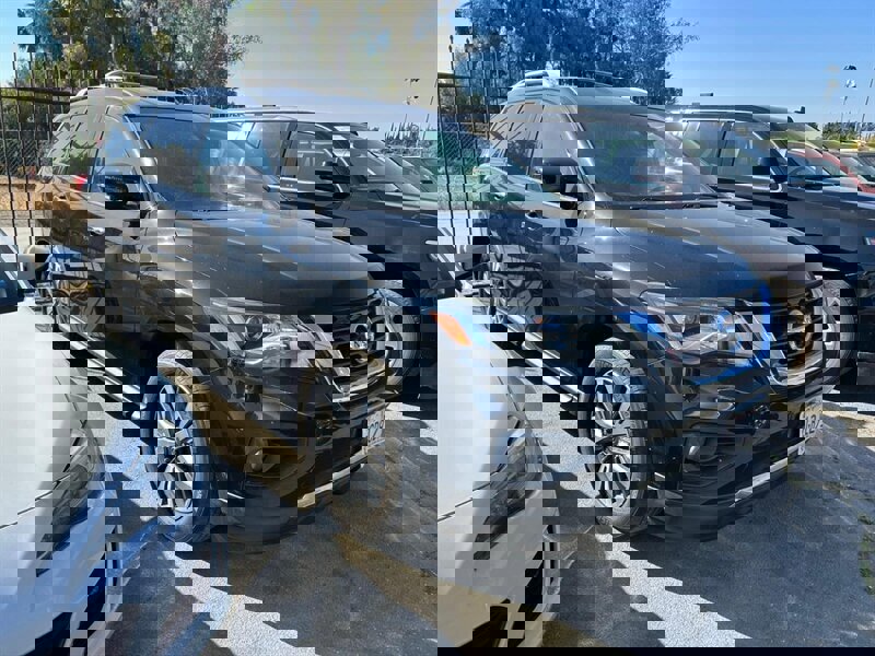 Used 2018 Nissan Pathfinder SL image 18