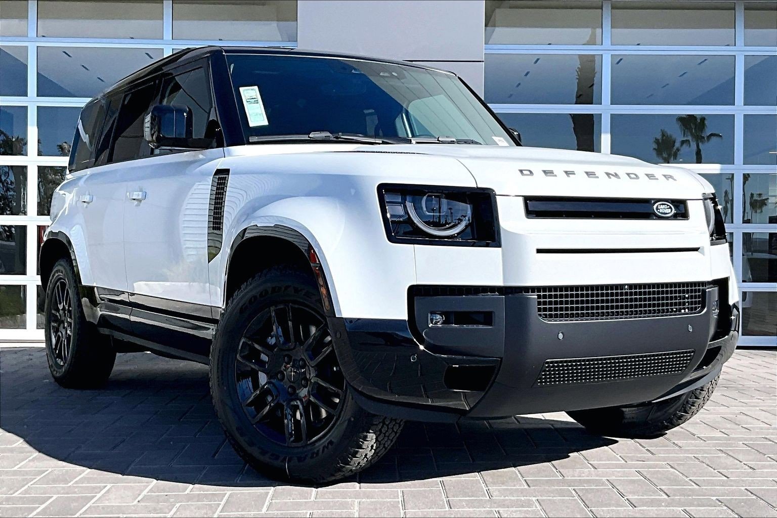 New 2026 Land Rover Defender 110 X-Dynamic SE image 2