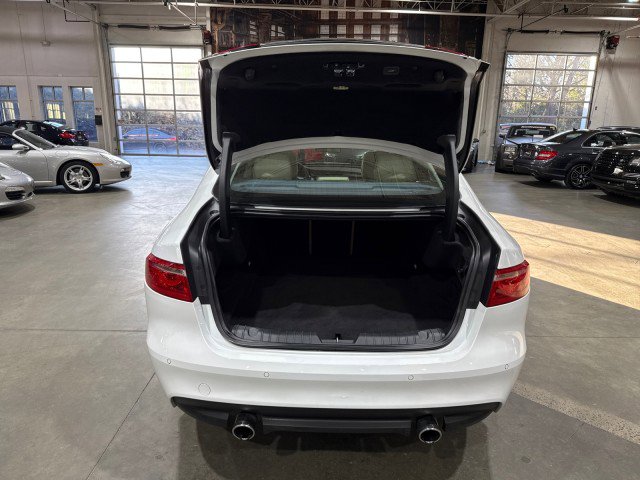 Used 2017 Jaguar XF Prestige RWD image 16