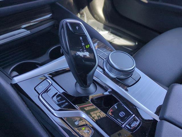 Used 2022 BMW 530e w/ Convenience Package RWD image 12