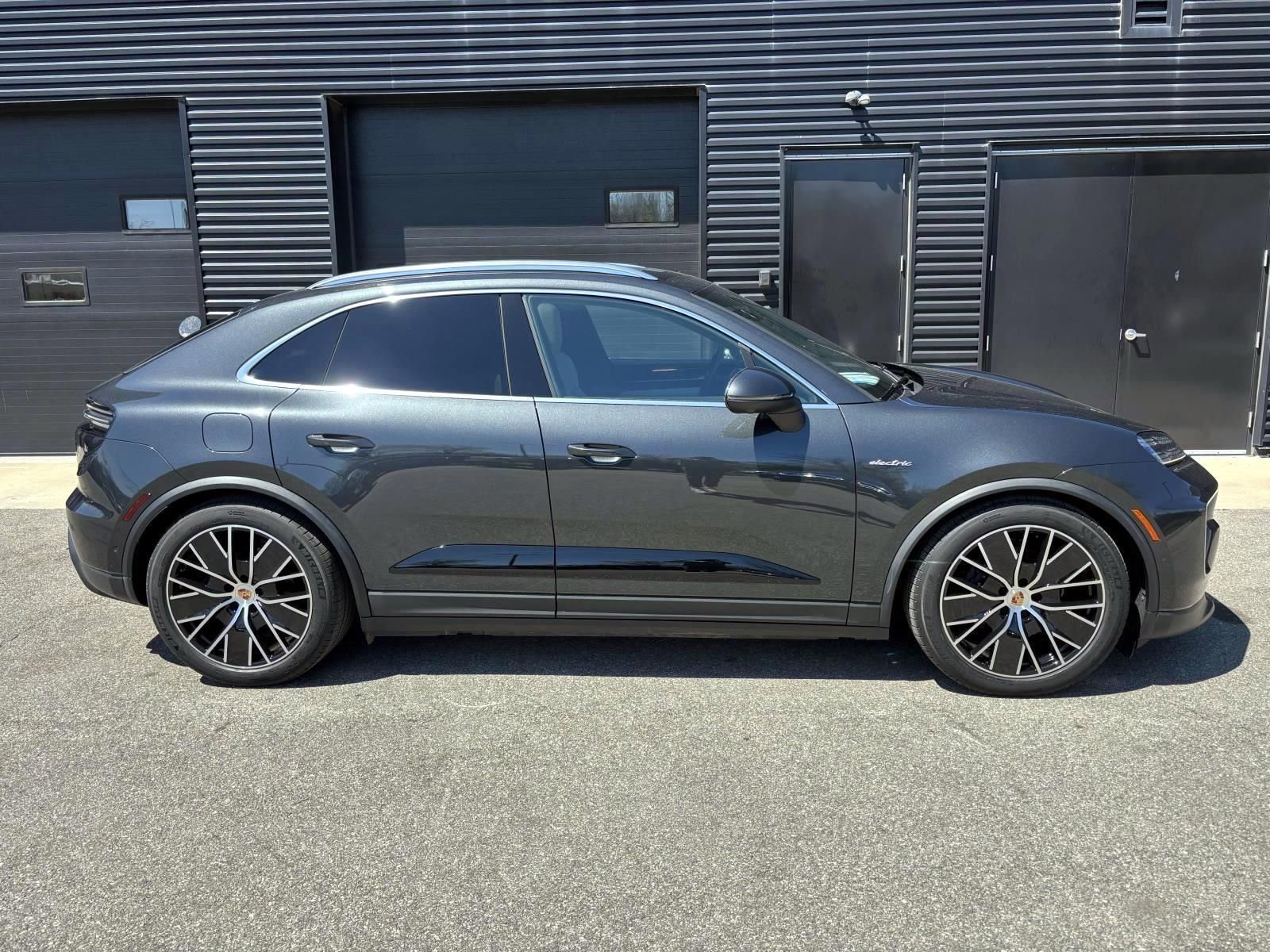 Certified 2025 Porsche Macan 4 Electric AWD/4WD image 11