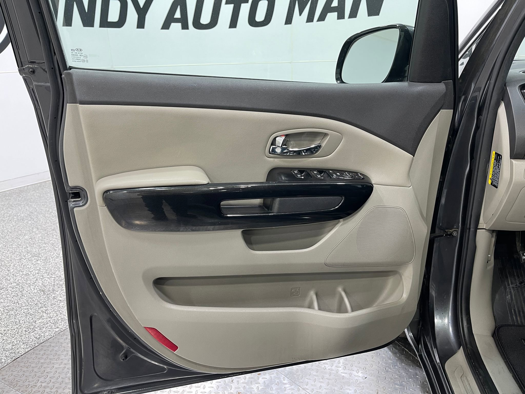 Used 2017 Kia Sedona EX image 14