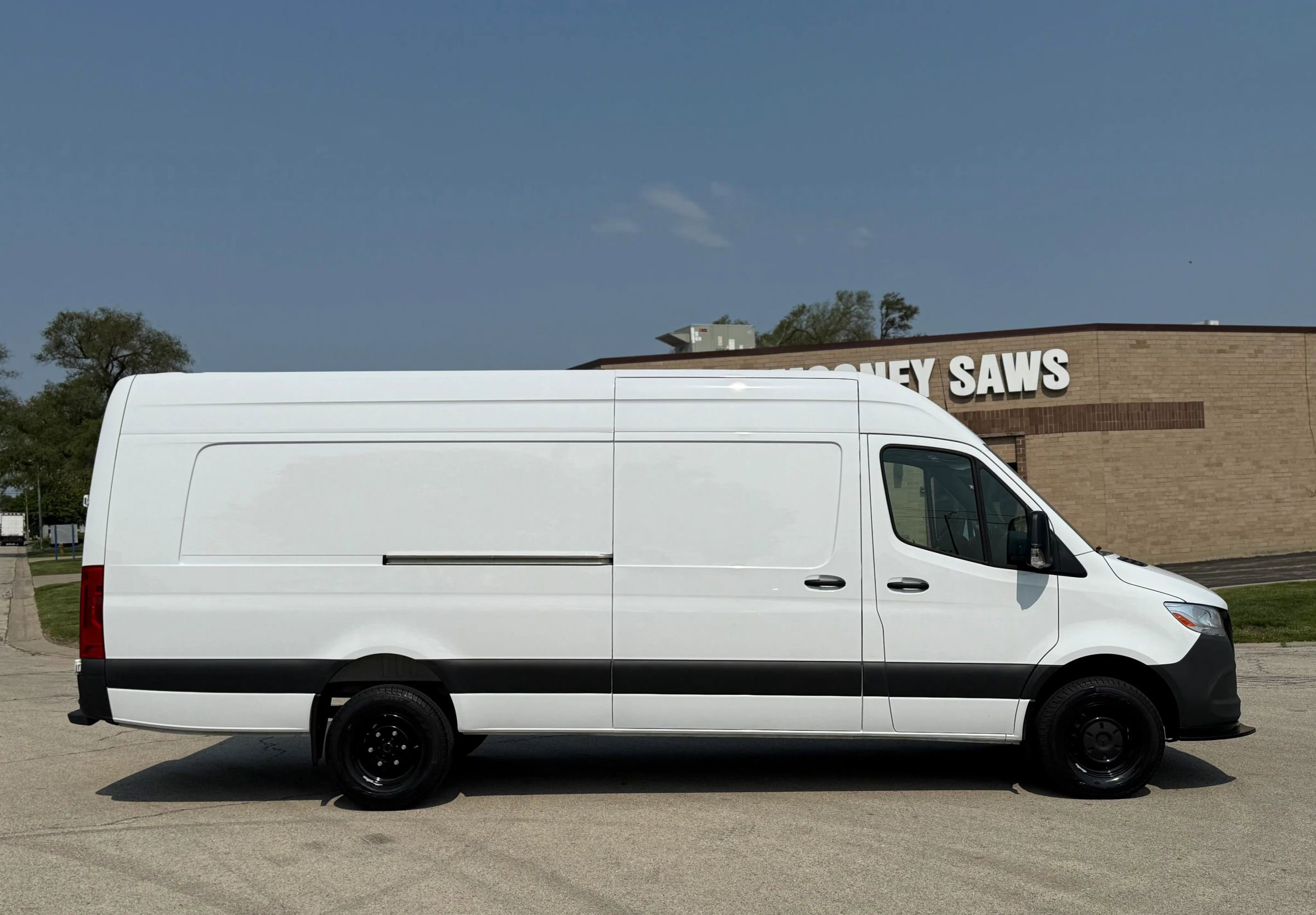 Used 2023 Mercedes-Benz Sprinter 3500 image 4
