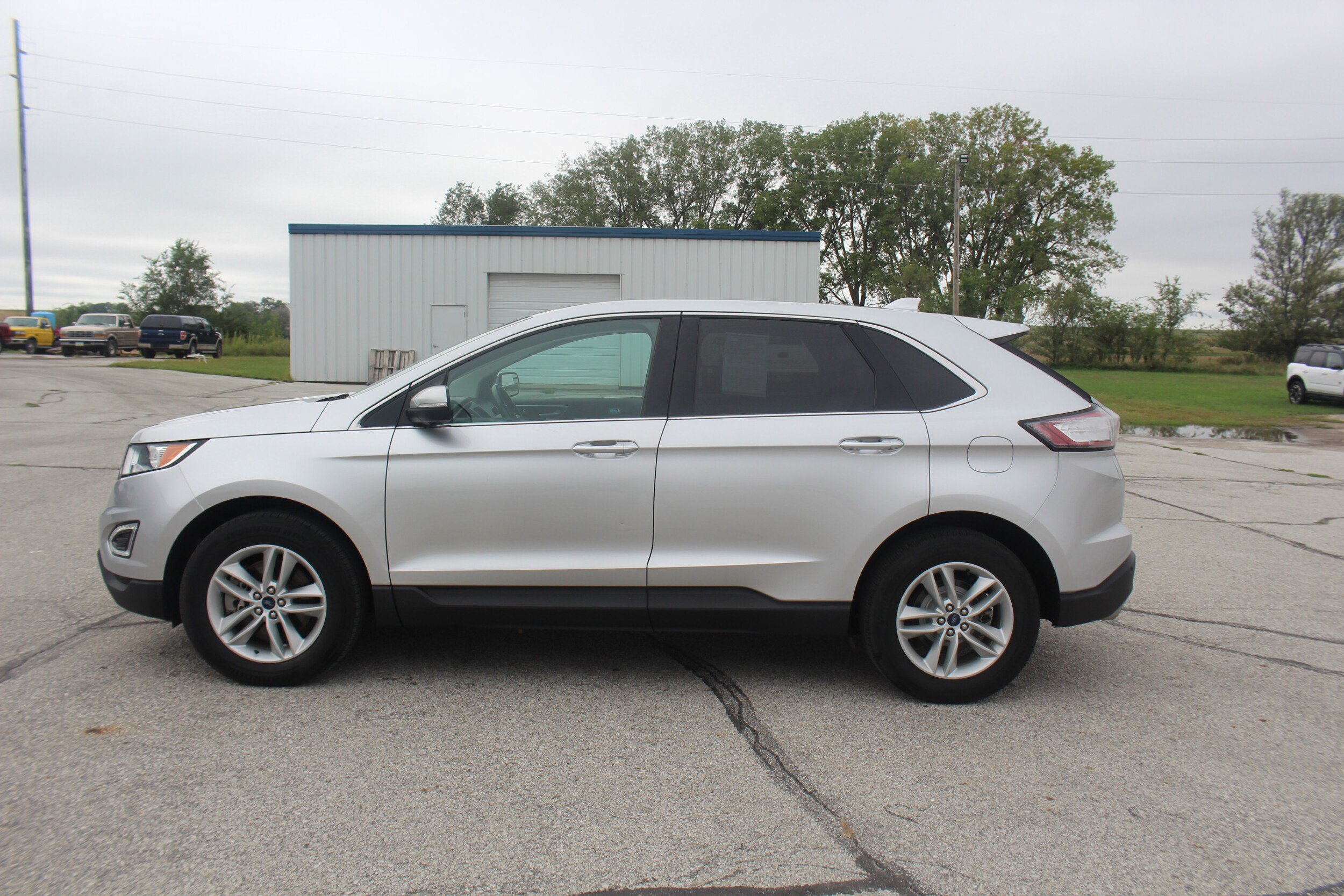 Used 2016 Ford Edge SEL w/ Equipment Group 201A AWD/4WD image 2