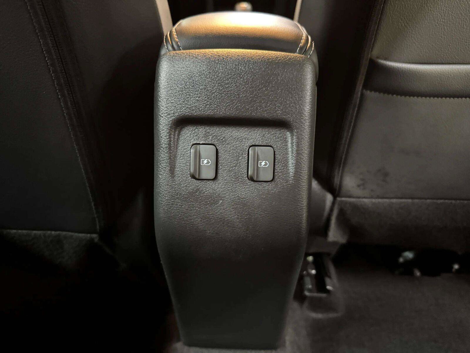 Used 2023 Nissan Kicks SR w/ SR Premium Package FWD image 49