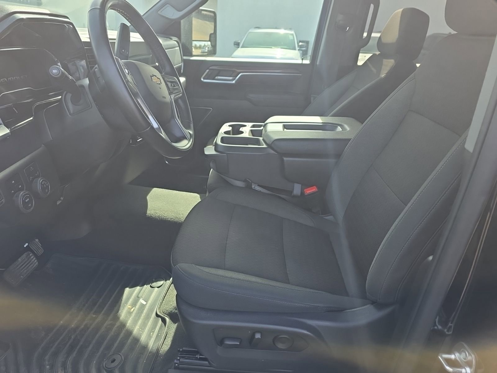 Used 2025 Chevrolet Silverado 2500 LT w/ Convenience Package image 12