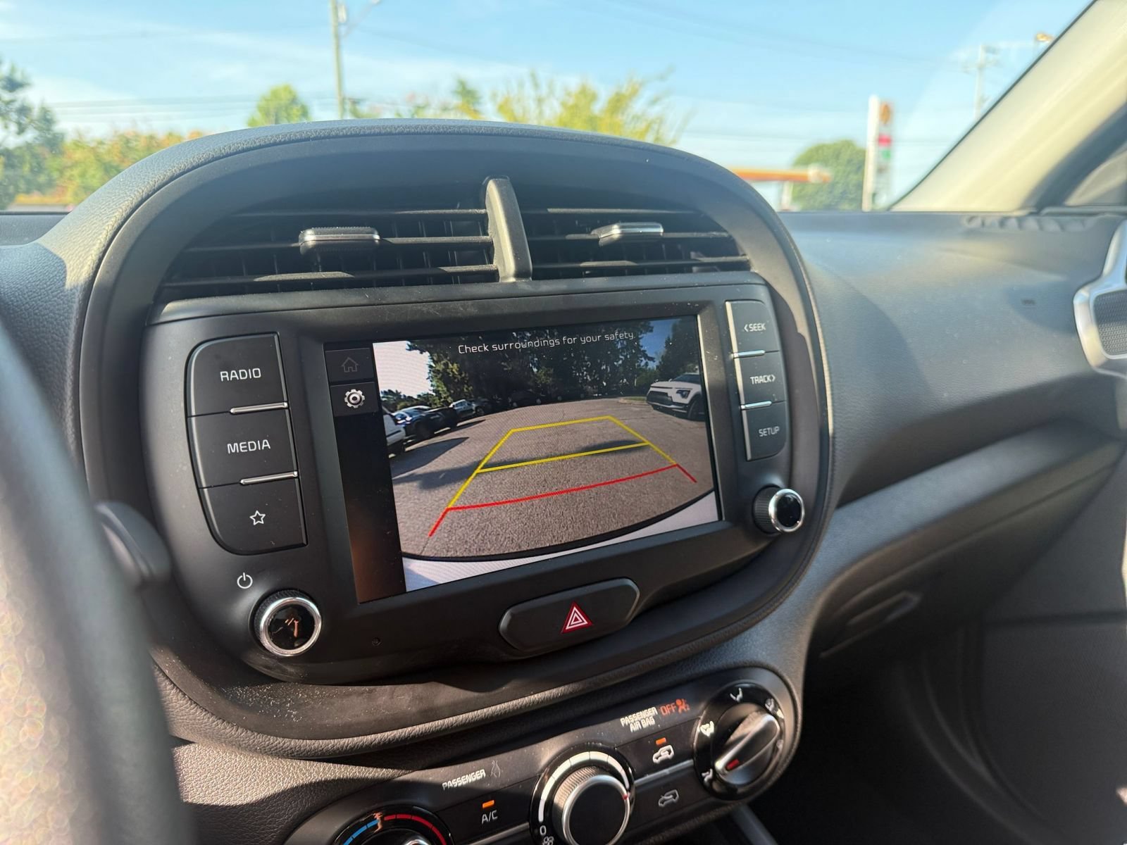 Used 2025 Kia Soul LX w/ LX Technology Package FWD image 22