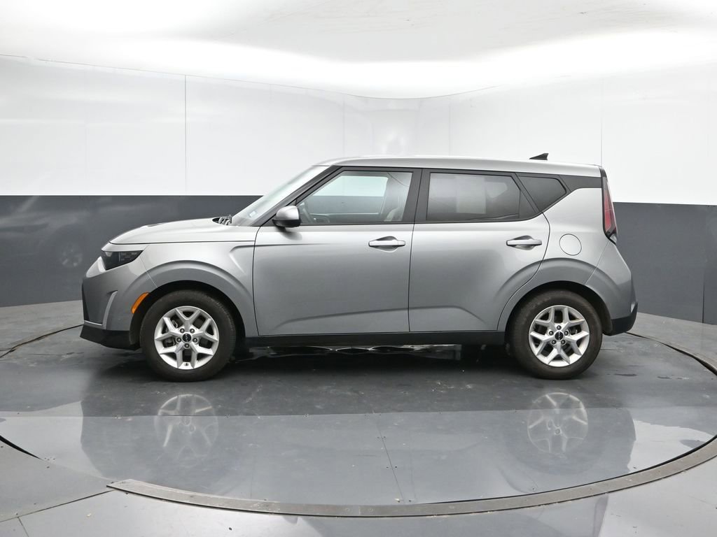 Used 2025 Kia Soul LX w/ LX Technology Package image 3