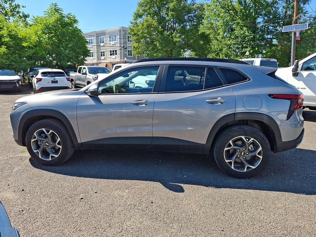 Used 2024 Chevrolet Trax LT FWD image 4